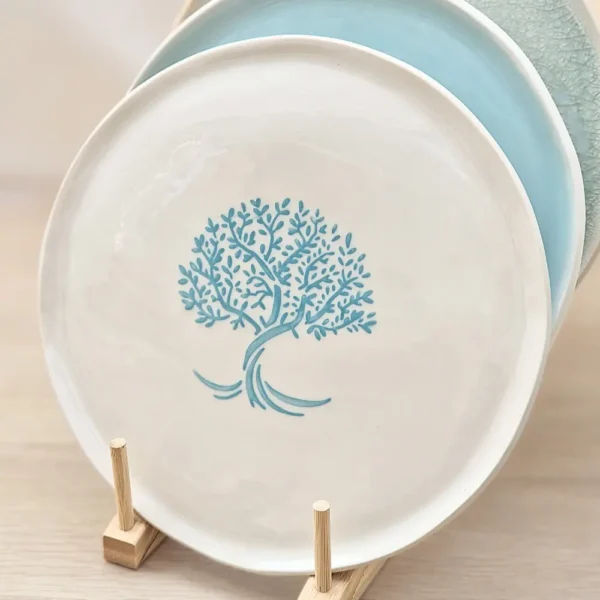 Plat rond en porcelaine de la marque EL Porcelaine avec motif en Bleu Céladon
