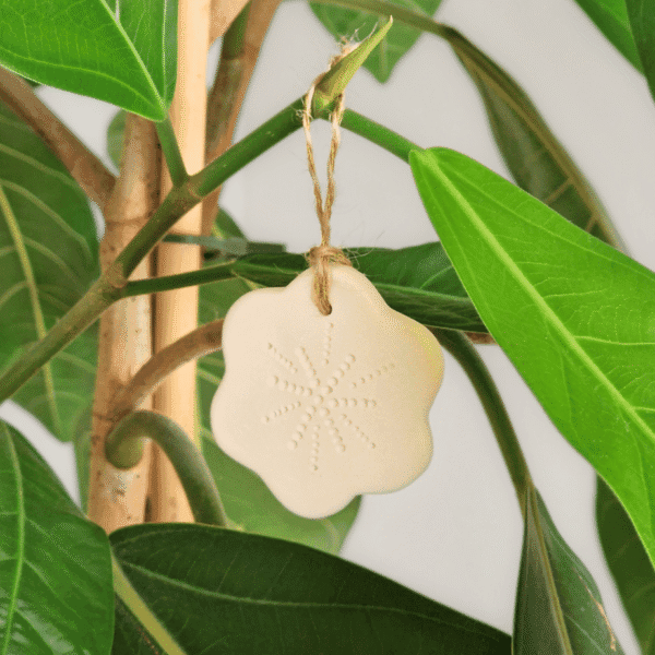 Déco porcelaine à suspendre fleur