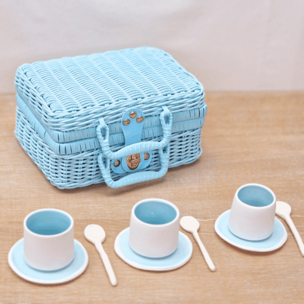 Dinette en porcelaine bleu pâle
